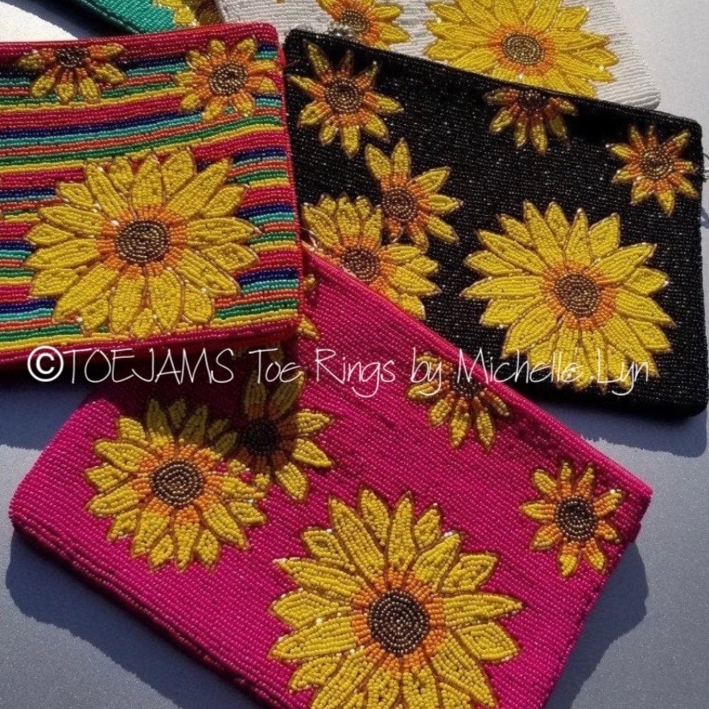 PURSE CROSSBODY Sunflower Beaded Bag, Beaded Hand Bag, Shoulder Bag 10”x 7.5” - Picture 2 of 5